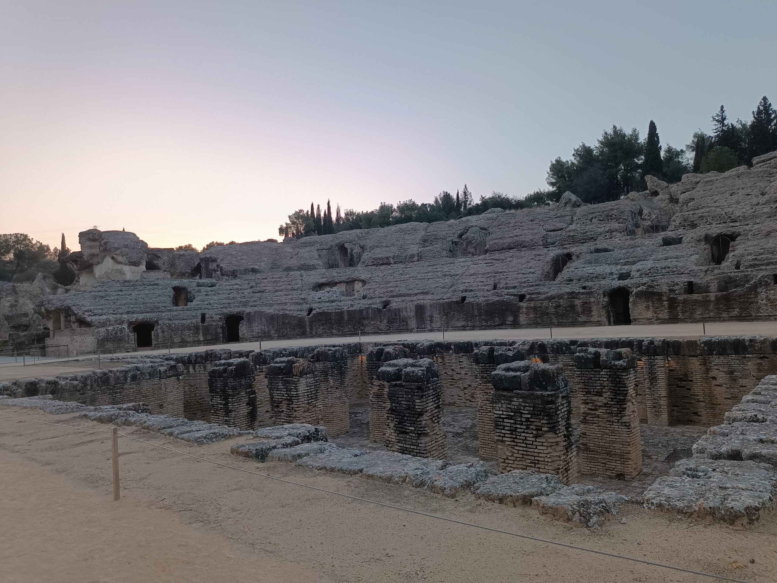 Detalle de la parte central del anfiteatro romano de Itálica, foto de Conoce Sevilla.