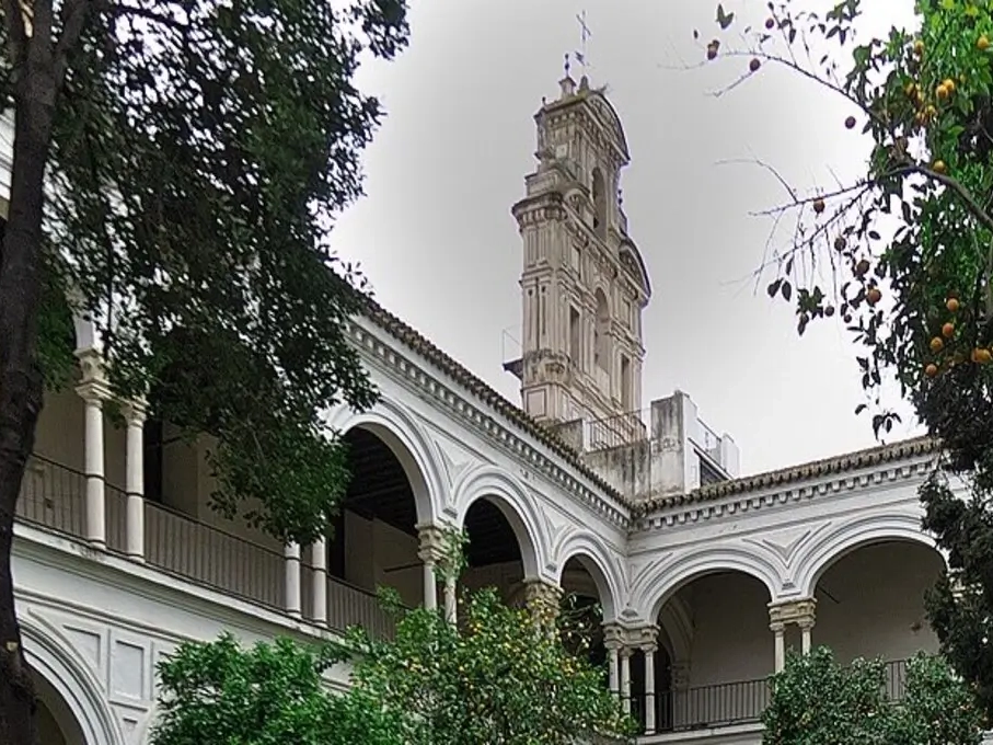 Convento de San Clemente en Sevilla durante una visita cultural con Conoce Sevilla